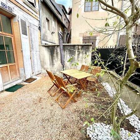La Maison Des Cours - Wifi - Centre Ville Moulins  Kültér fotó