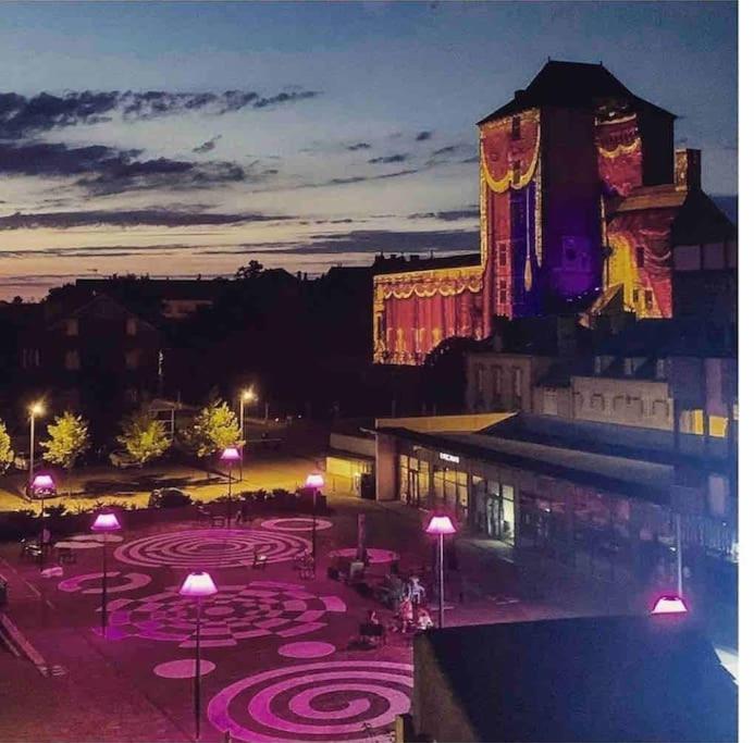 La Maison Des Cours - Wifi - Centre Ville Moulins  Kültér fotó