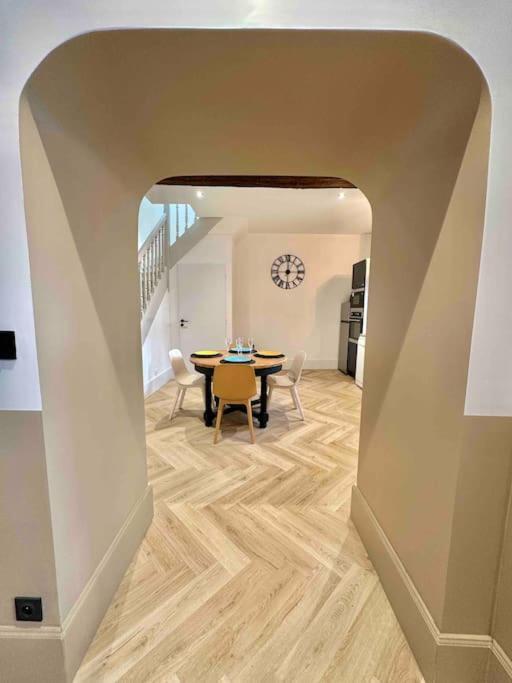 La Maison Des Cours - Wifi - Centre Ville Moulins  Kültér fotó