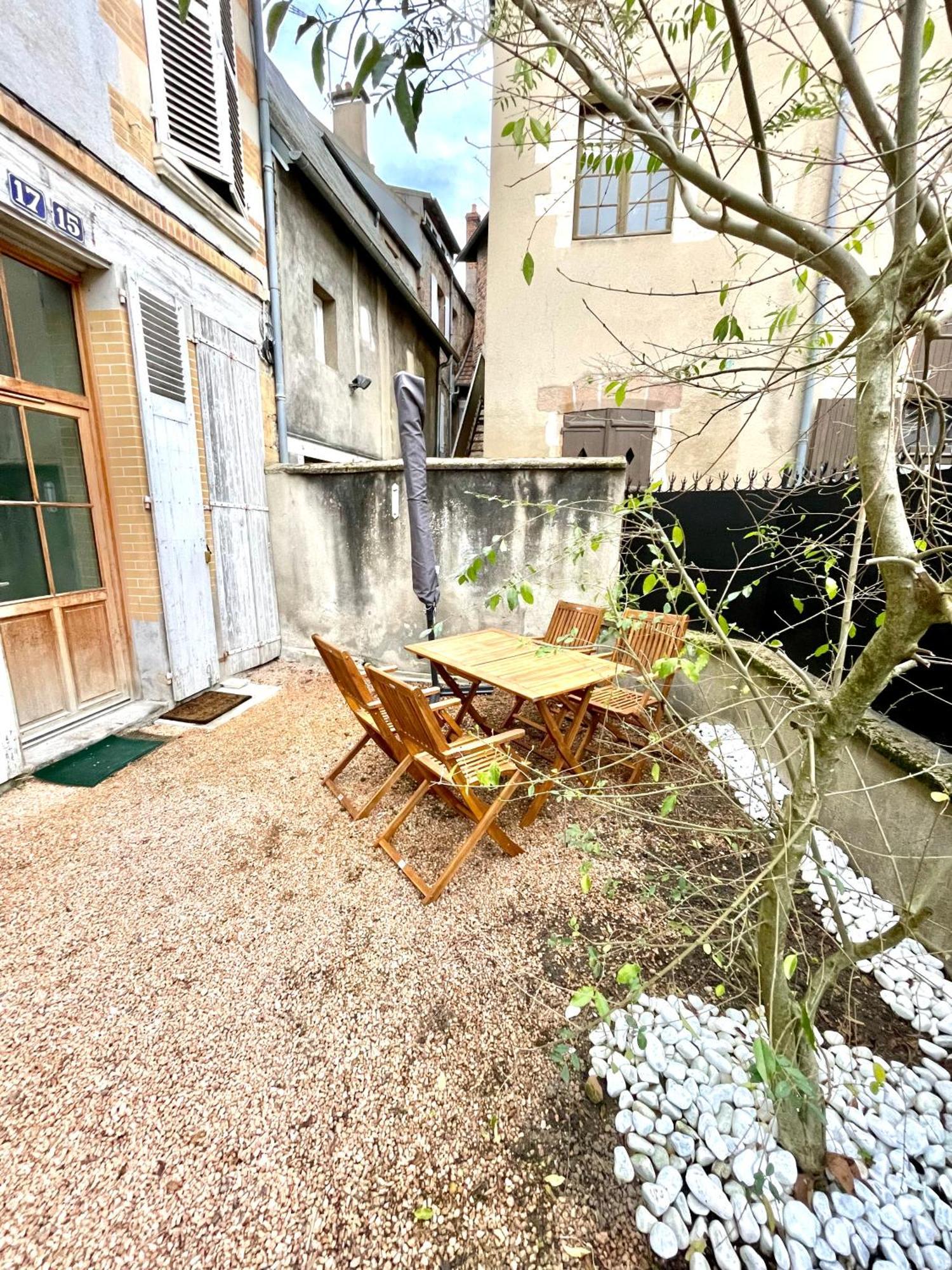 La Maison Des Cours - Wifi - Centre Ville Moulins  Kültér fotó